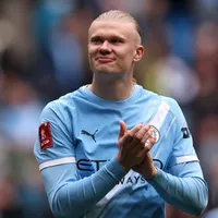 Manchester City vence o Burnley e vira líder da Premier League