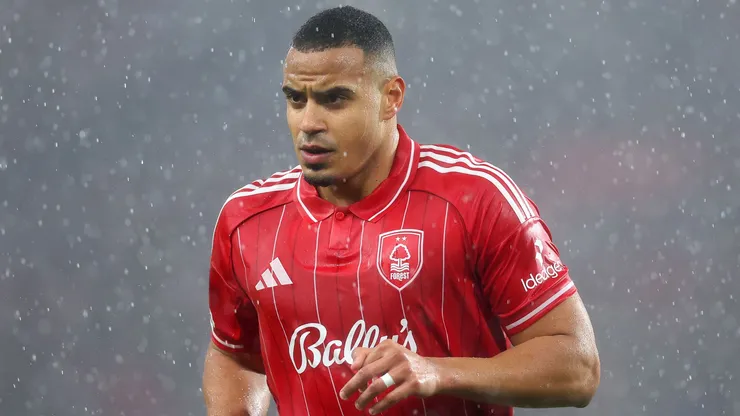 Murillo disputou o jogo entre Nottingham Forest e Aston Villa
