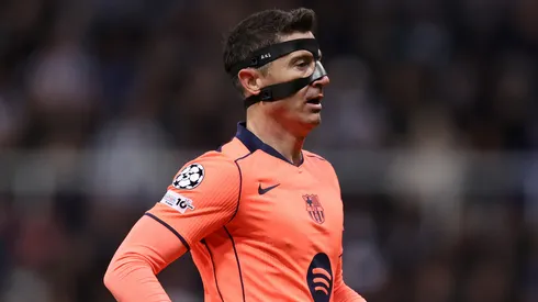Robert Lewandowski pelo Barcelona. (Foto: George Wood/Getty Images)