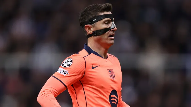 Robert Lewandowski pelo Barcelona. (Foto: George Wood/Getty Images)