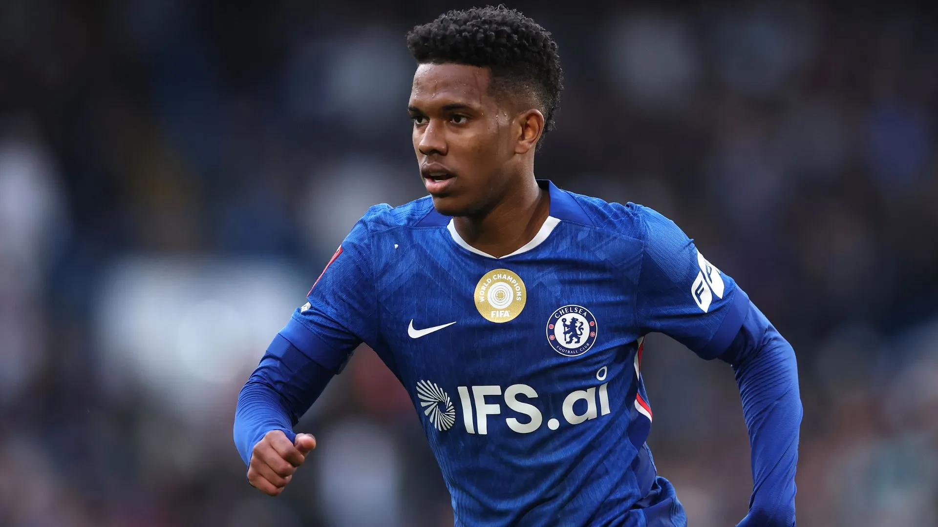 Estêvão recuperou espaço no time do Chelsea (foto: Alex Pantling/Getty Images)