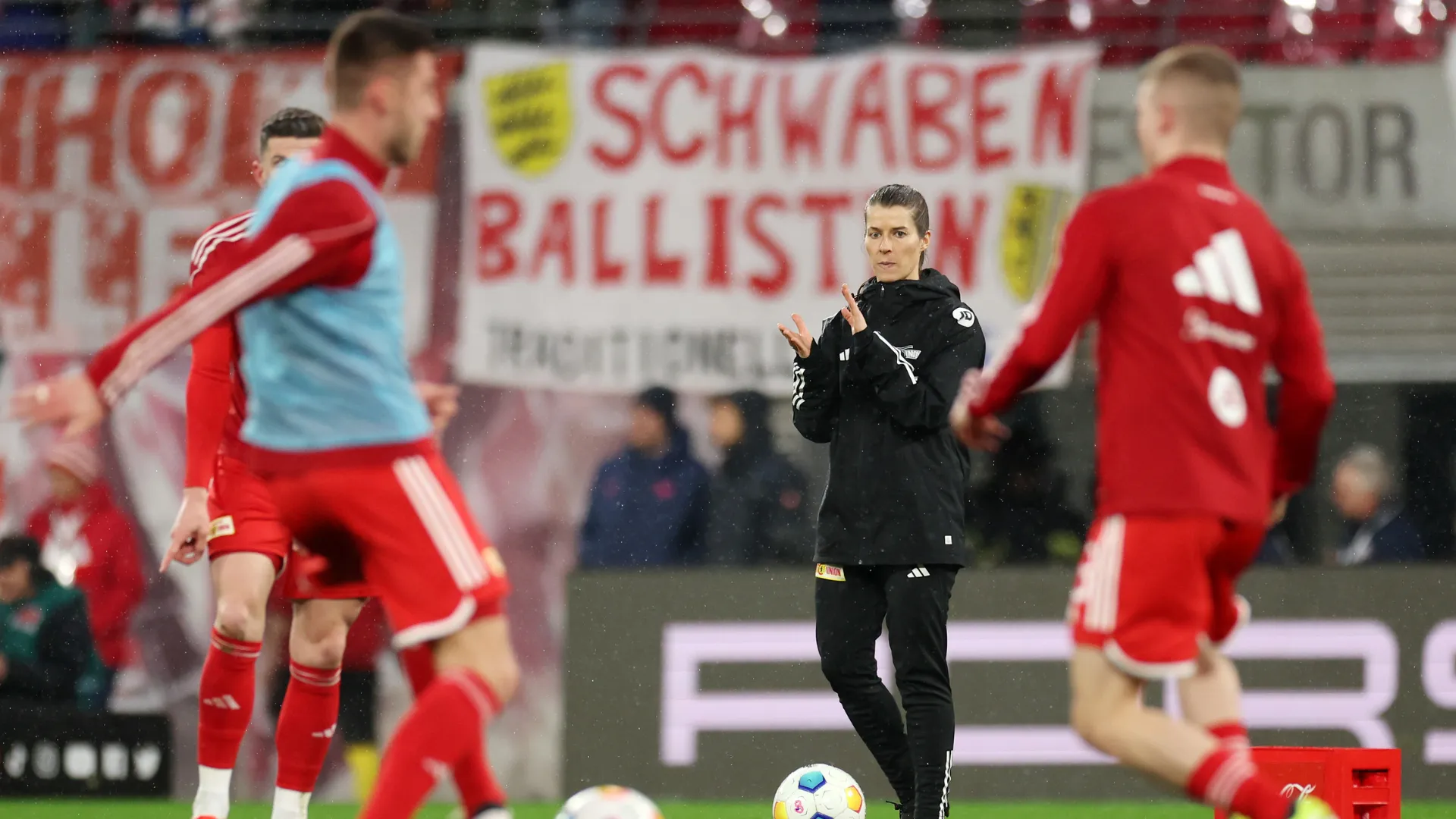 Marie-Louise Eta durante aquecimento do Union Berlin