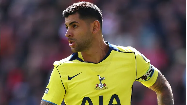 Cristian Romero durante jogo do Tottenham. (Photo by Stu Forster/Getty Images)