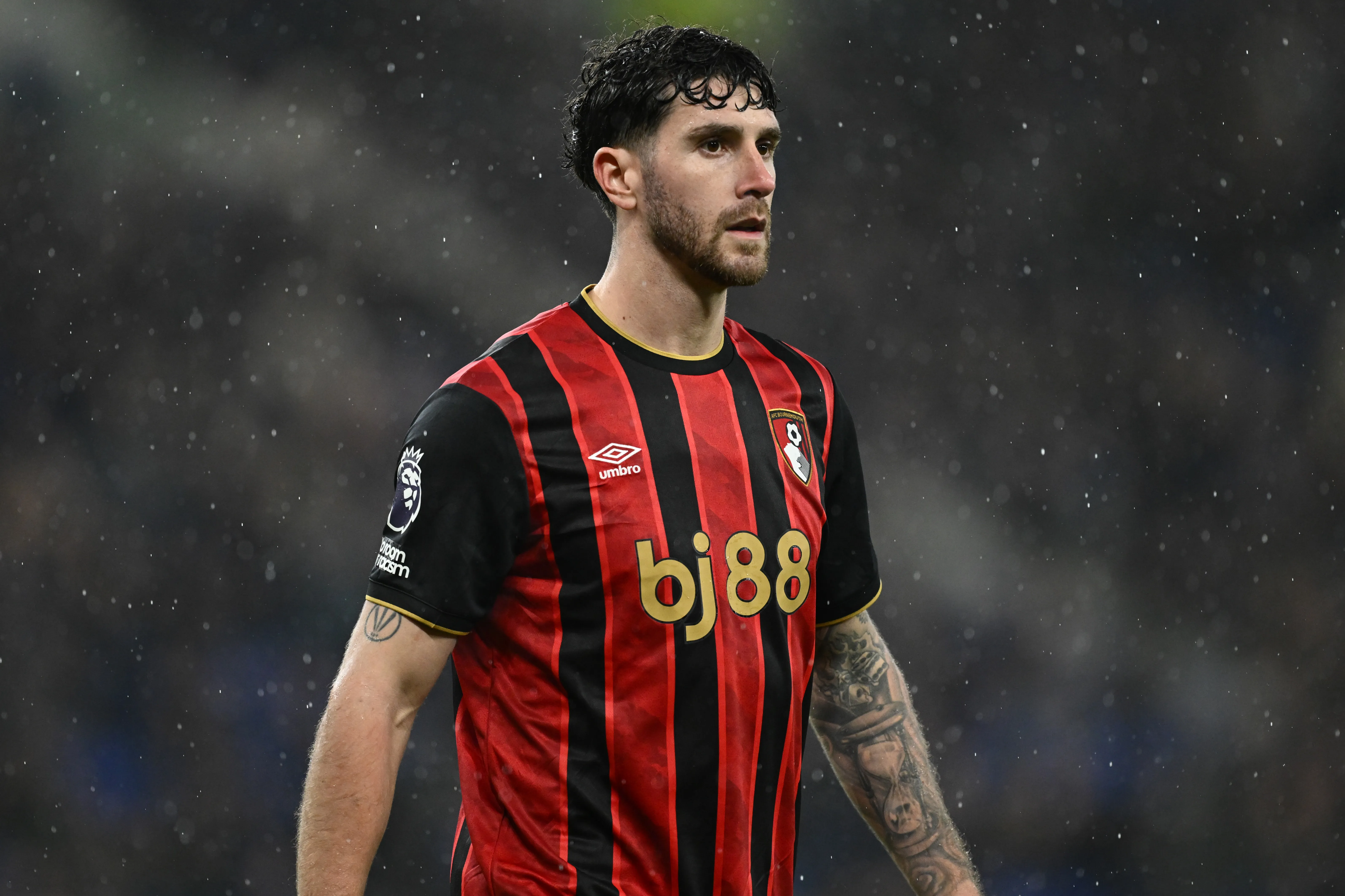 Marcos Senesi, do Bournemouth, durante a partida da Premier League entre Everton e Bournemouth no Goodison Park, em 10 de fevereiro de 2026, em Liverpool, Inglaterra. (Foto de Gareth CopleyGetty Images)