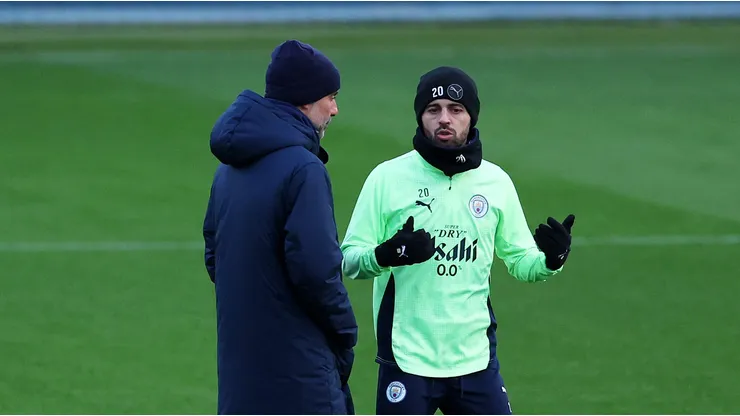 Bernardo Silva deve deixar o Manchester City enquanto Pep Guardiola espera uma resposta oficial do capitão português. (Foto de Molly Darlington/Getty Images)