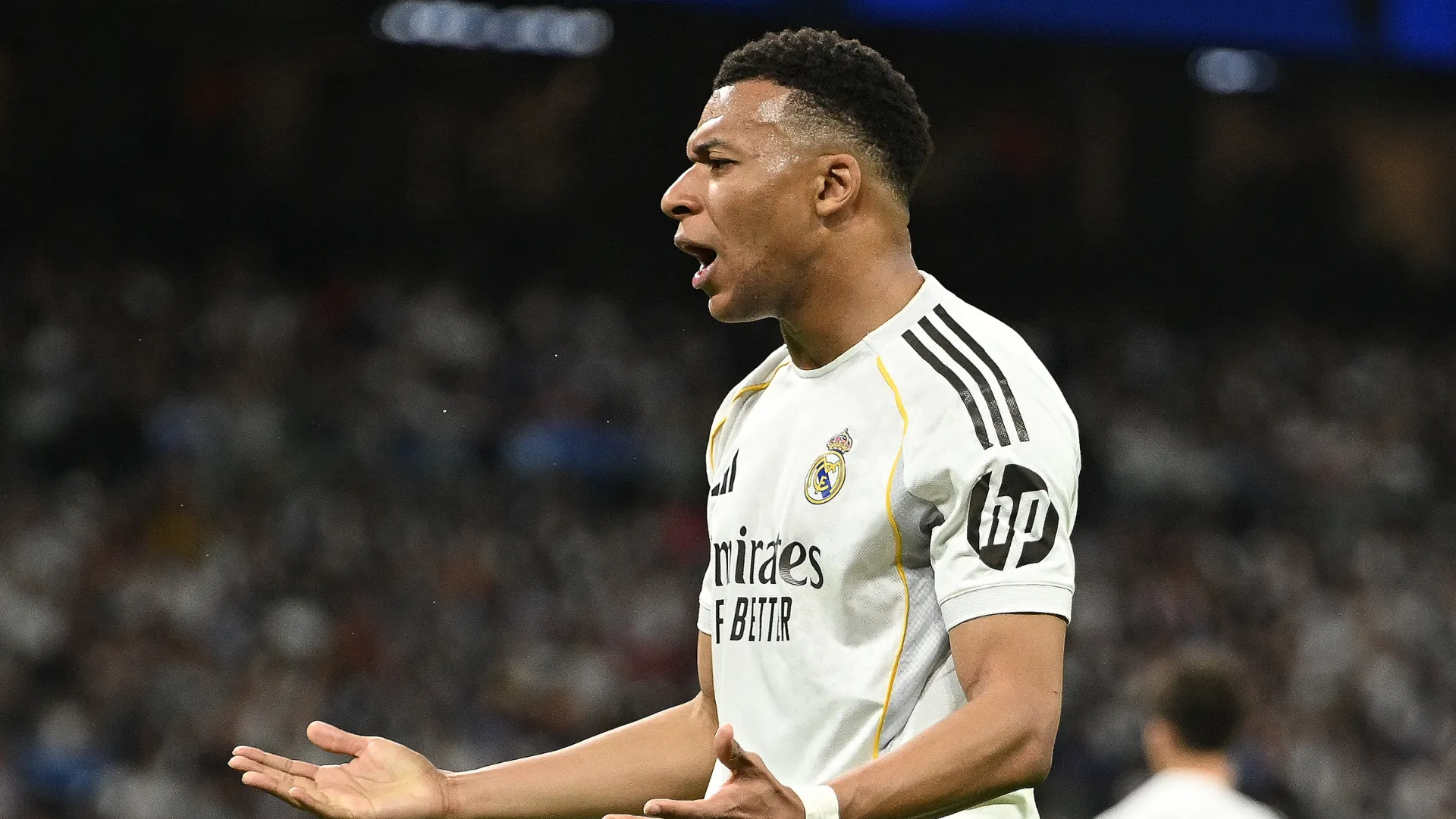 Kylian Mbappé grita em partida do Real Madrid