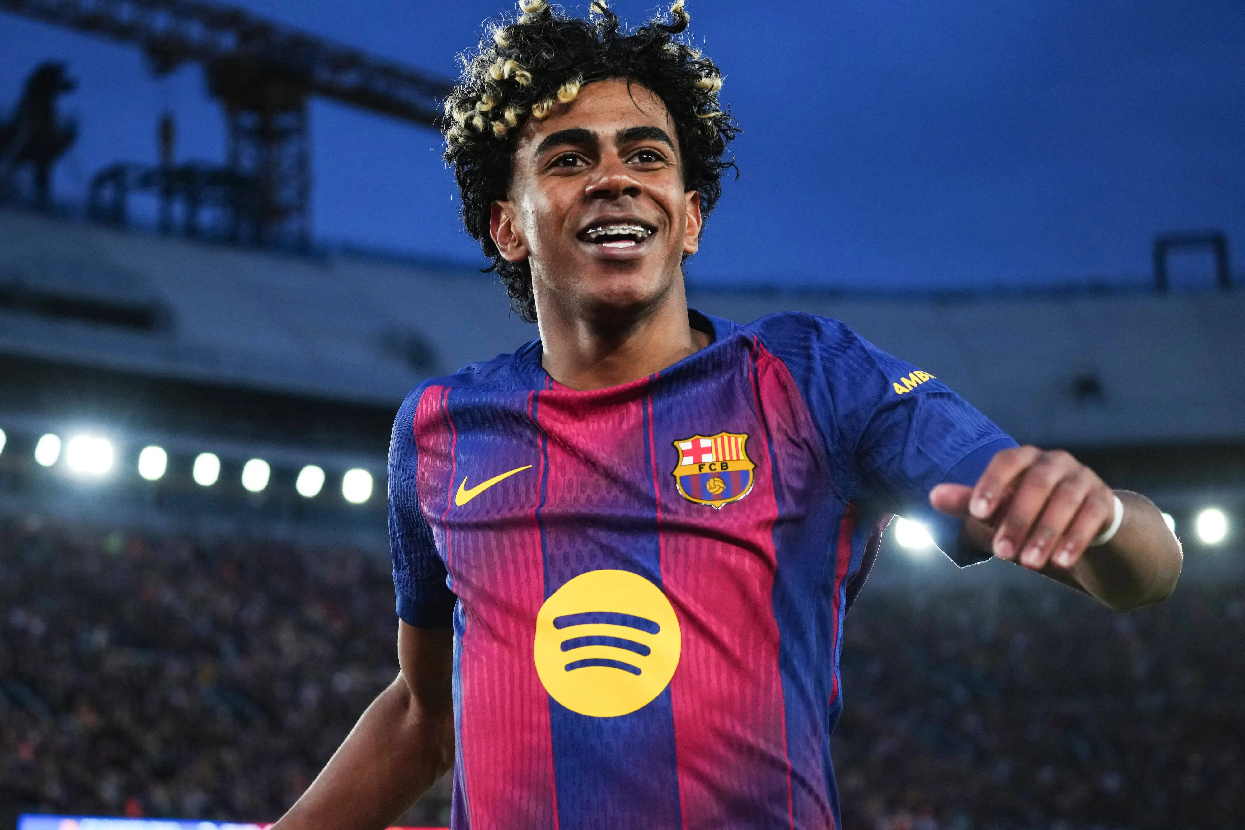 Lamine Yamal é ”aconselhado” a deixar o Barcelona para conquistar a Champions. Foto: IMAGO /&nbsp;Pressinphoto