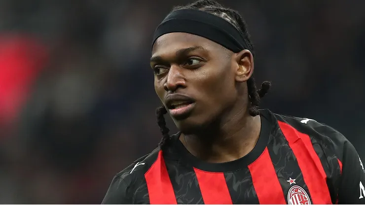 Rafael Leão é colocado à venda pelo Milan. Foto: Marco Luzzani/Getty Images