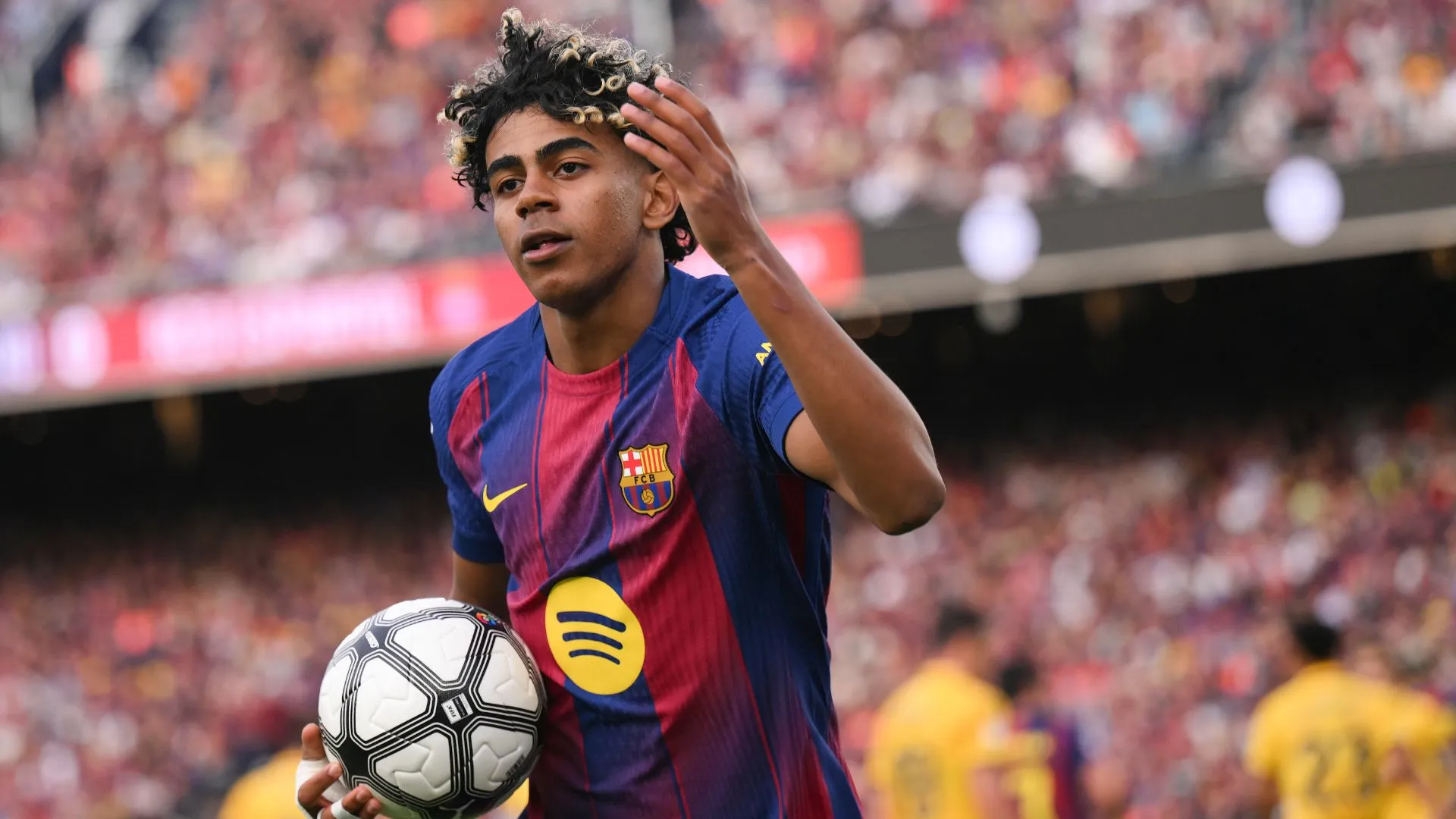 Lamine Yamal está cotado para ser titular do Barcelona contra o Atlético de Madrid (foto: David Ramos/Getty Images)