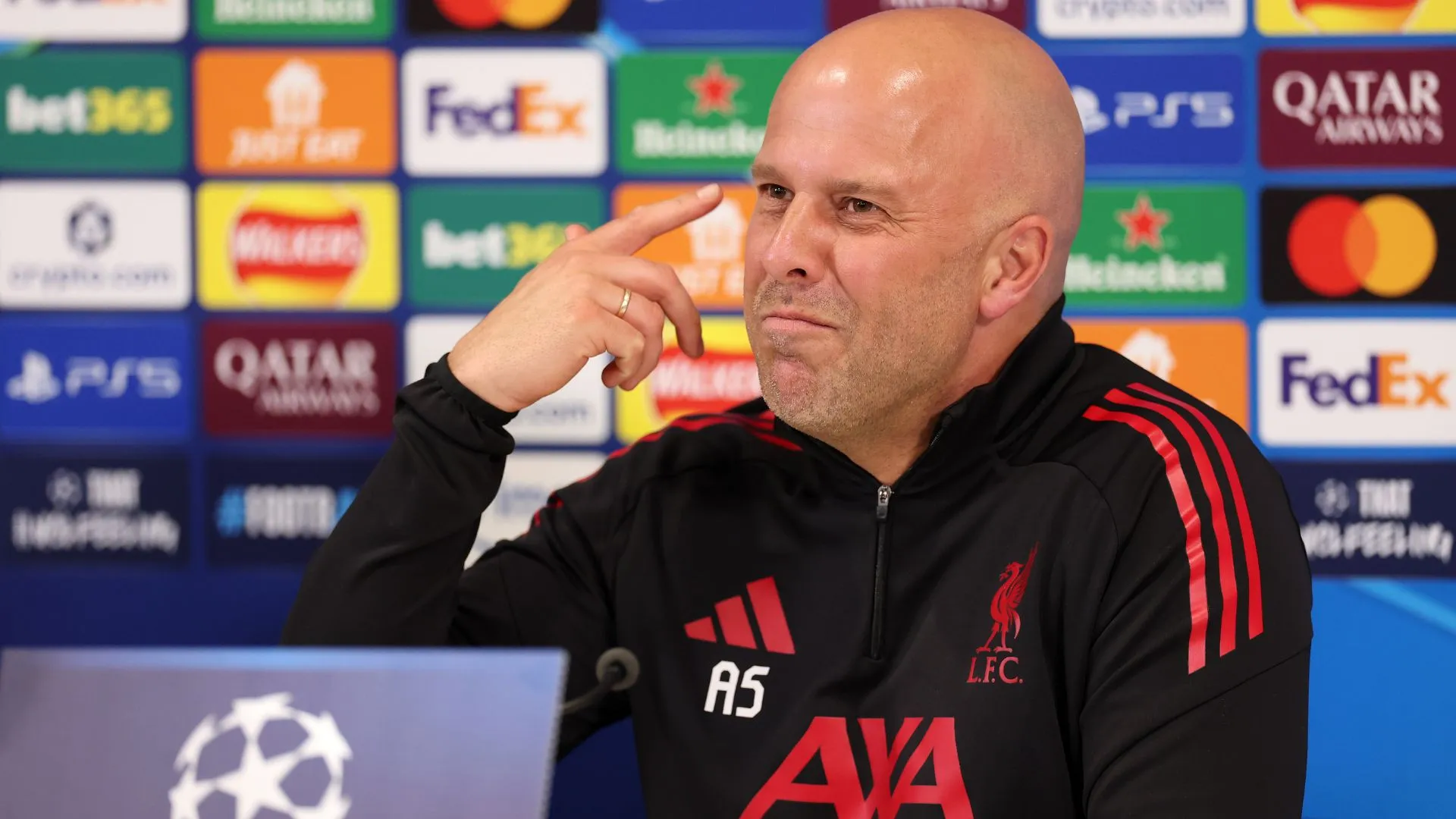 Arne Slot vai comandar o Liverpool contra o PSG (foto: Jan Kruger/Getty Images)