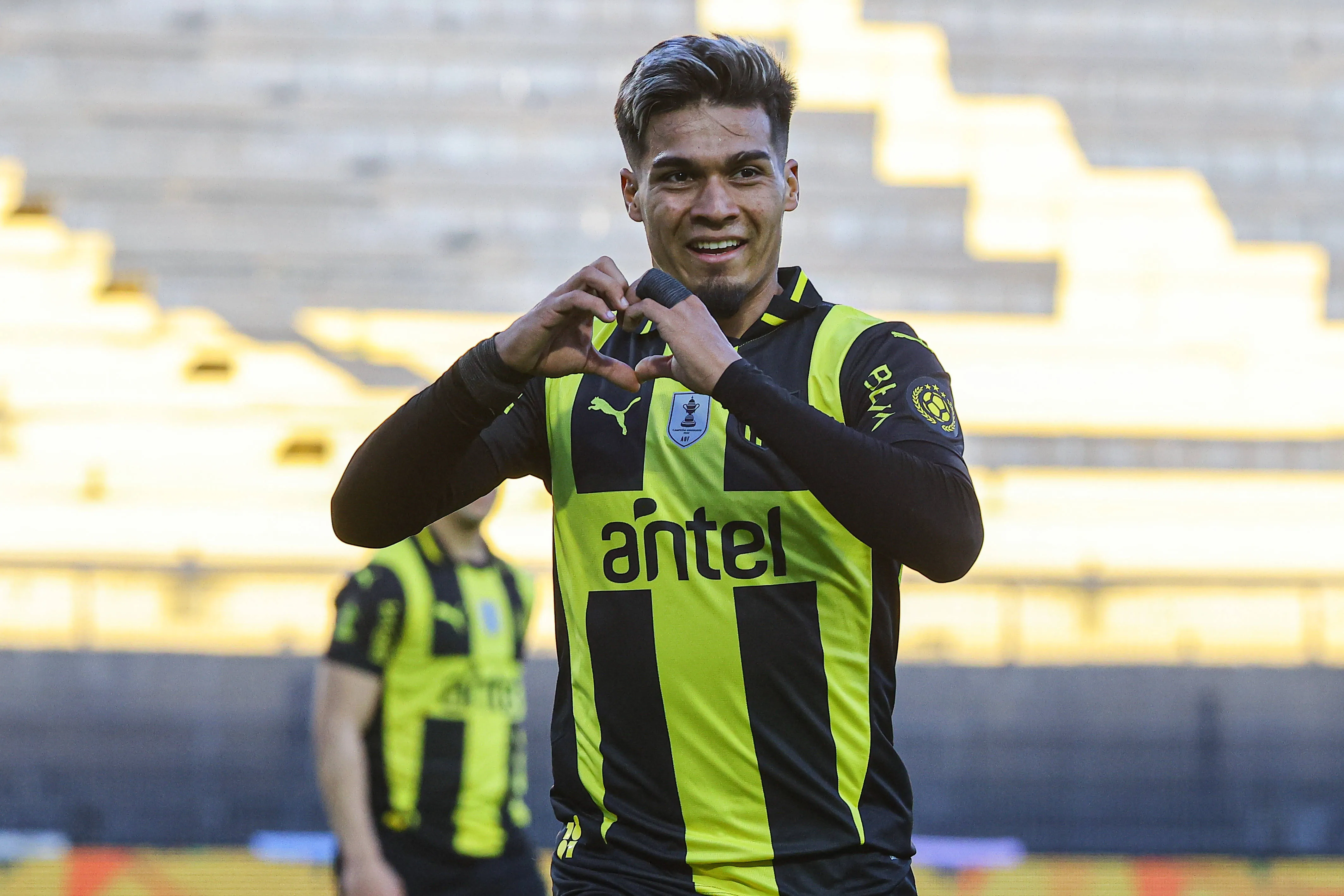 Matías Arezo em campo pelo Peñarol – Foto: IMAGO /&nbsp;Photosport