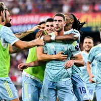 Juventus projeta mercado e segura Vlahovic