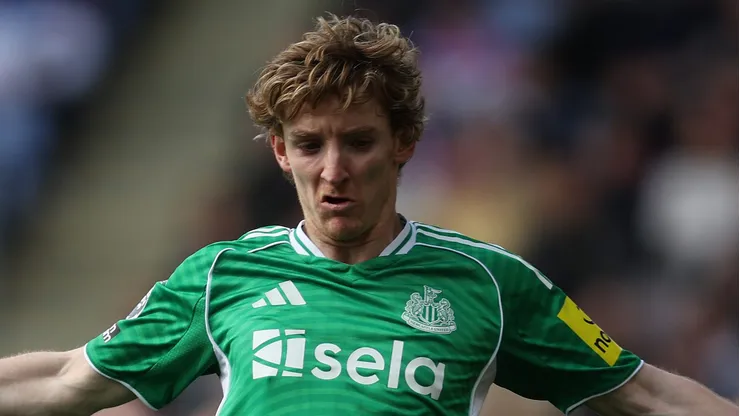 Anthony Gordon pelo Newcastle. (Photo by Steve Bardens/Getty Images)