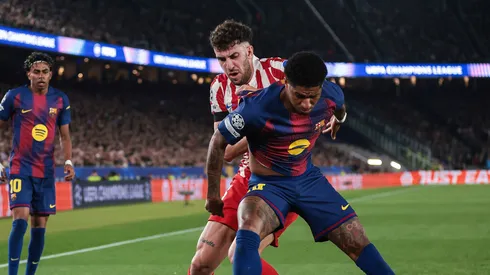 Marcus Rashford disputa bola com Matteo Ruggeri. (Foto: Eric Alonso/Getty Images)