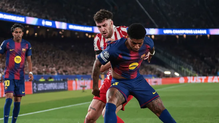 Marcus Rashford disputa bola com Matteo Ruggeri. (Foto: Eric Alonso/Getty Images)