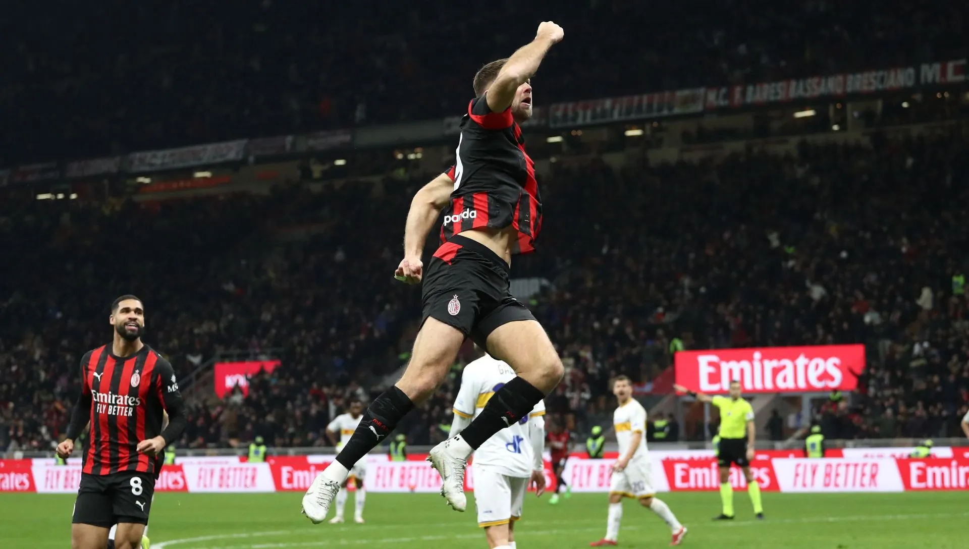 Fullkrug comemora gol durante partida da Série A. Foto: Marco Luzzani/Getty Images
