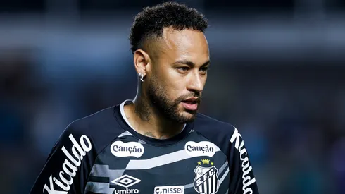 Neymar antes de uma partida pelo Santos. Foto: Ricardo Moreira/Getty Images