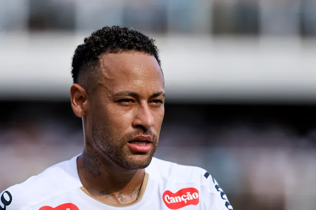 Neymar pode estar de saída do Santos (Foto: Ricardo Moreira/Getty Images)