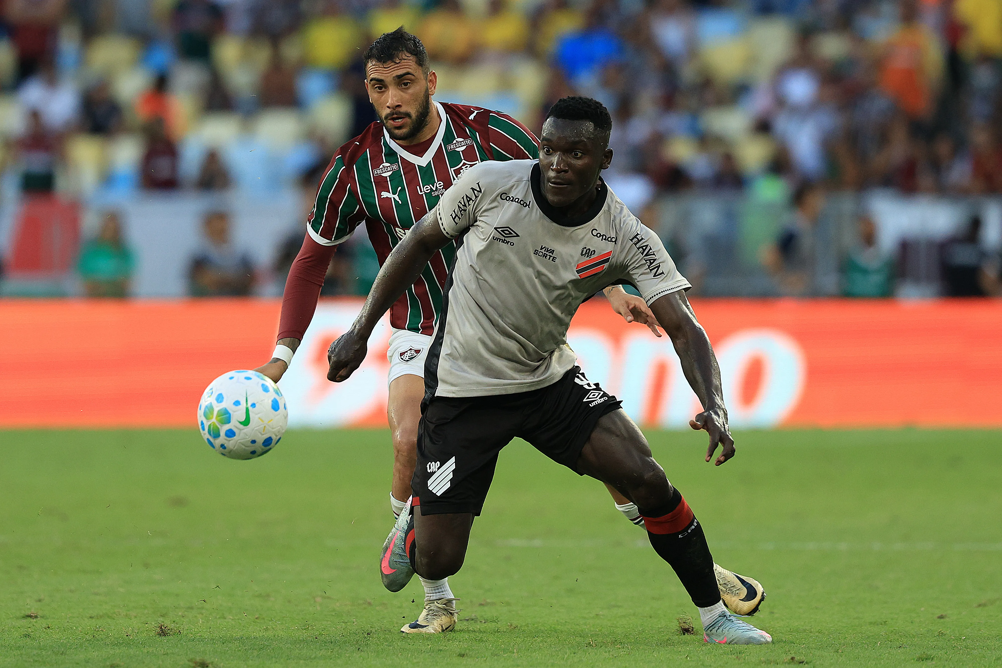 Kevin Viveros em campo pelo Athletico (Foto: Wagner Meier/Getty Images)