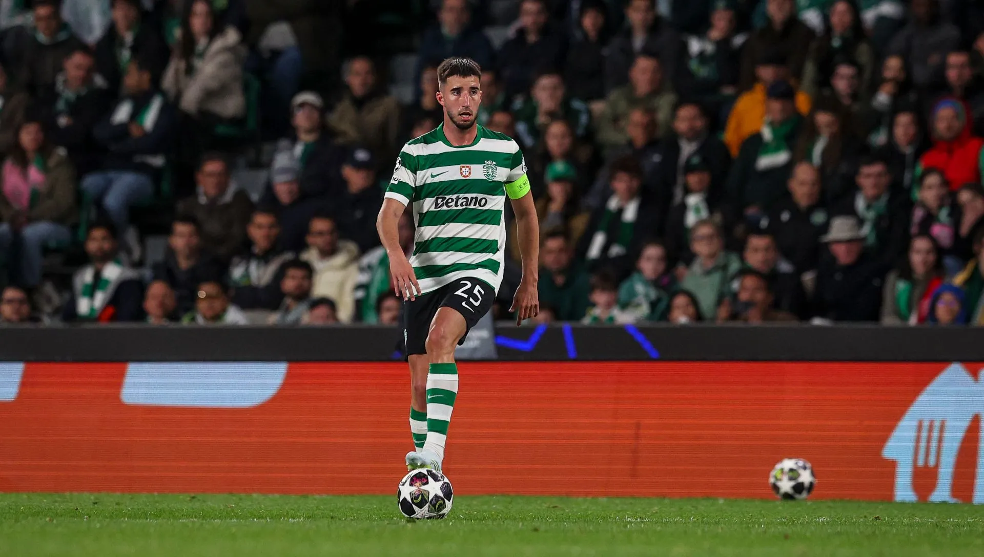 Gonçalo Inácio durante partida da Champions League. Foto: Carlos Rodrigues/Getty Images