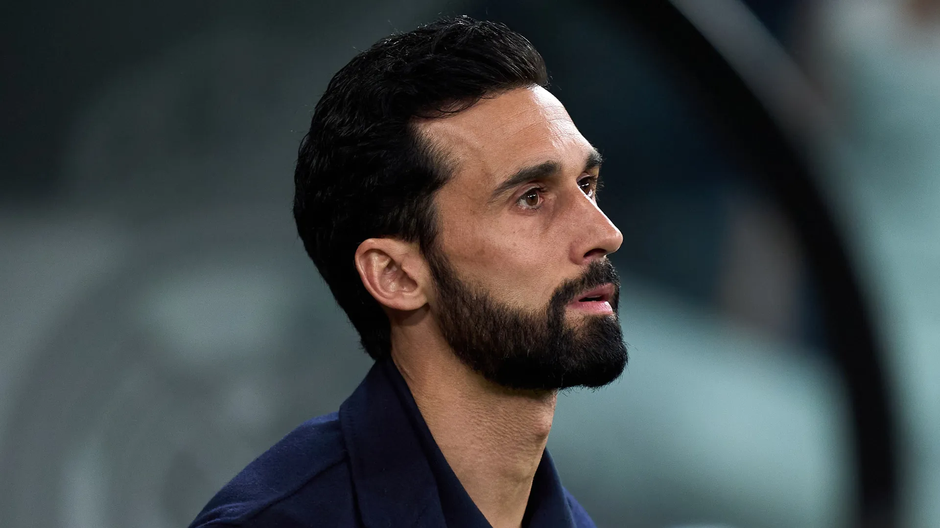 Álvaro Arbeloa olhando para cima em jogo do Real