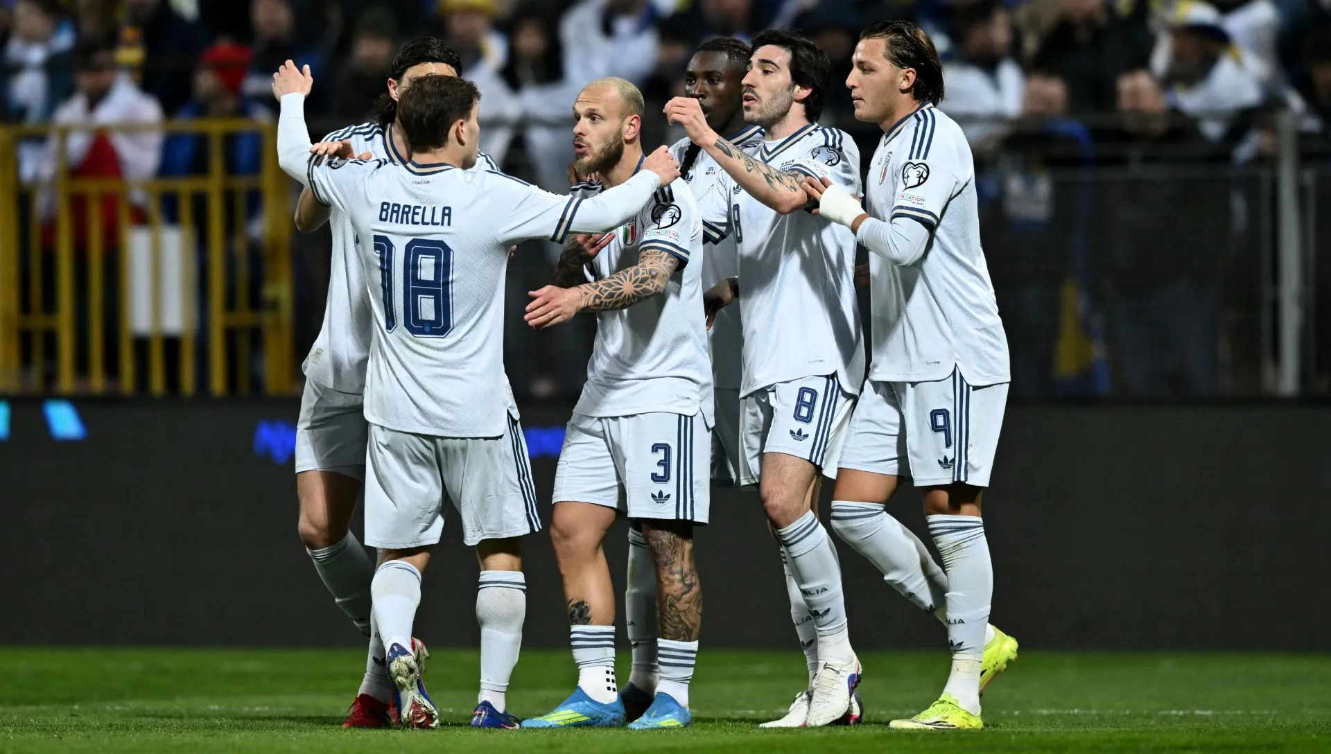 Jogadores da Itália comemoram gol durante partida dos play-offs das Eliminatórias da Copa do Mundo. Foto: Getty Images/Getty Images