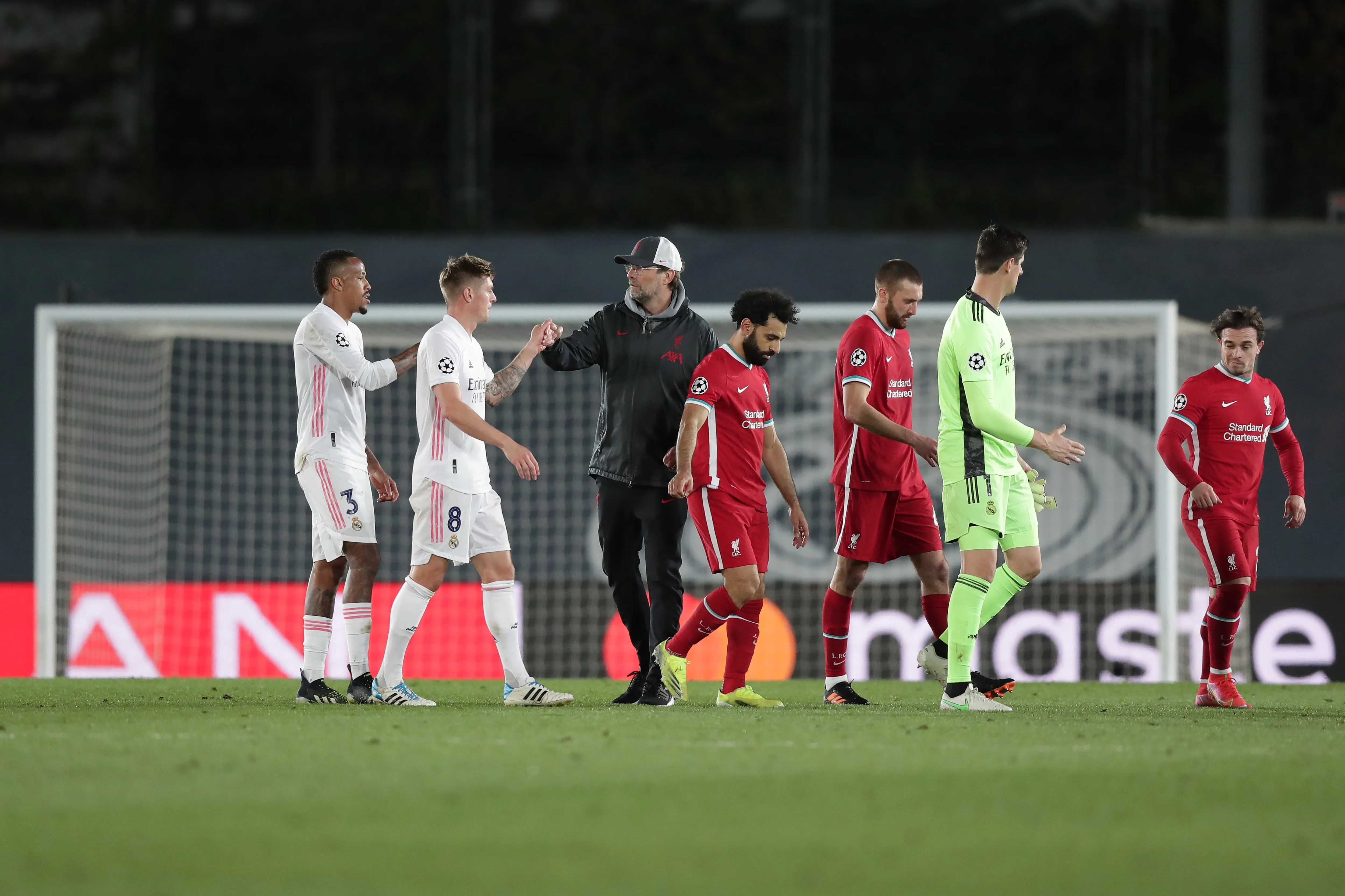 Kroos e Jürgen Klopp em Real Madrid x Liverpool. (Foto: Gonzalo Arroyo Moreno/Getty Images)