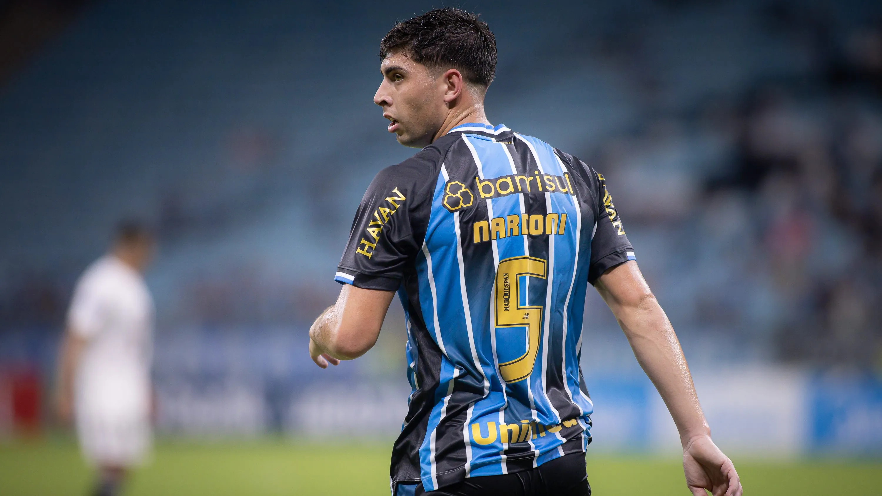 Nardoni foi expulso contra o Riestra. Foto: Maxi Franzoi/AGIF