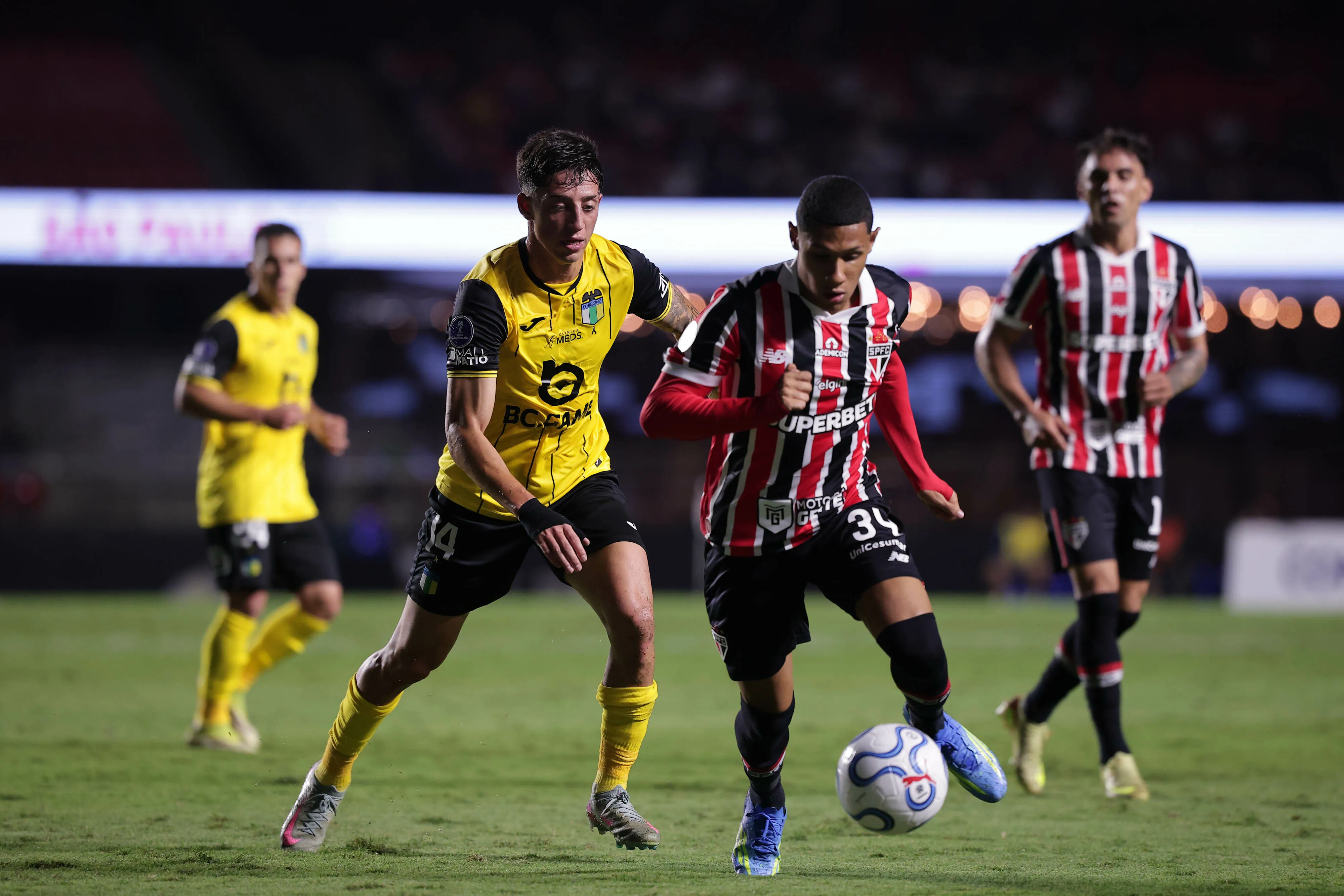 Jogador do Sao Paulo durante partida contra o OHiggins no estadio Morumbi pelo campeonato Copa Sul-Americana 2026. Foto: Ettore Chiereguini/AGIF