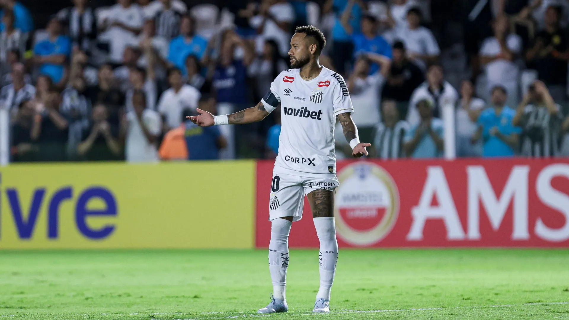 Neymar se defendeu após ser cobrado por torcedores do Santos (foto: Ricardo Moreira/Getty Images)