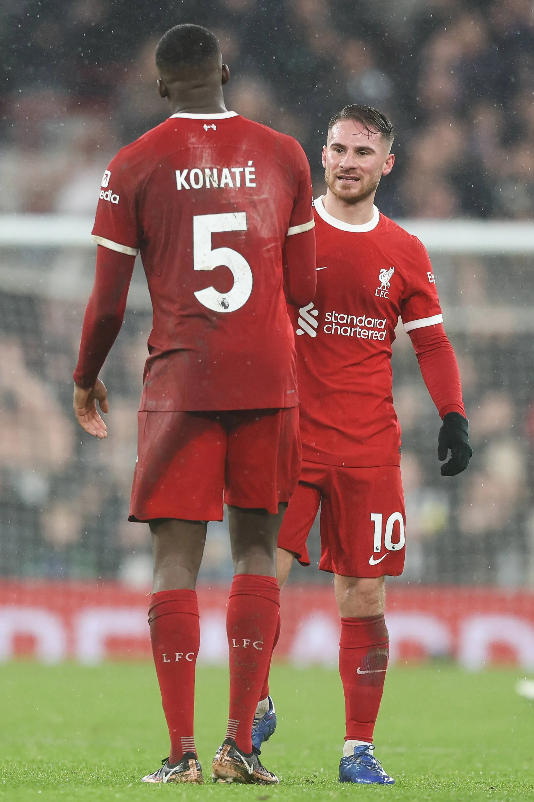 Konaté vive futuro indefinido, já que a renovação ainda não foi assinada. No caso de Mac Allister, o jornalista Pearce comentou ‘talvez seria a hora de negociar o jogador?’ em meio à má fase e o interesse do Real Madrid. Foto: IMAGO /&nbsp;Sportimage