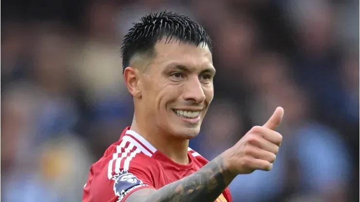 Lisandro Martínez em partida da Premier League (COLORSPORT / ASHLEY WESTERN)