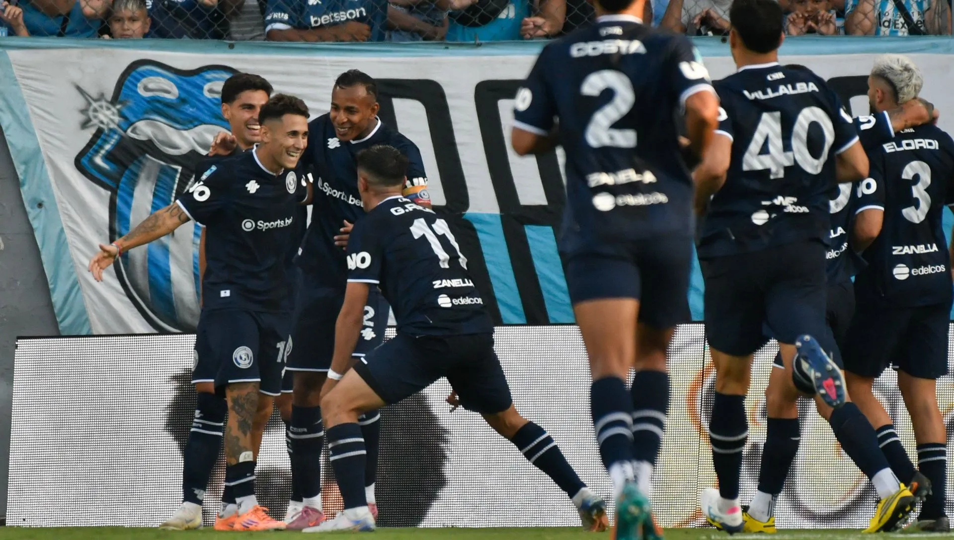 Independiente Rivadavia durante partida do Torneo Apertura Liga Profissional Argentina. Foto: IMAGO/Fotobaires