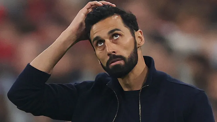 Arbeloa durante a partida contra o Bayern. (Photo by Lars Baron/Getty Images)