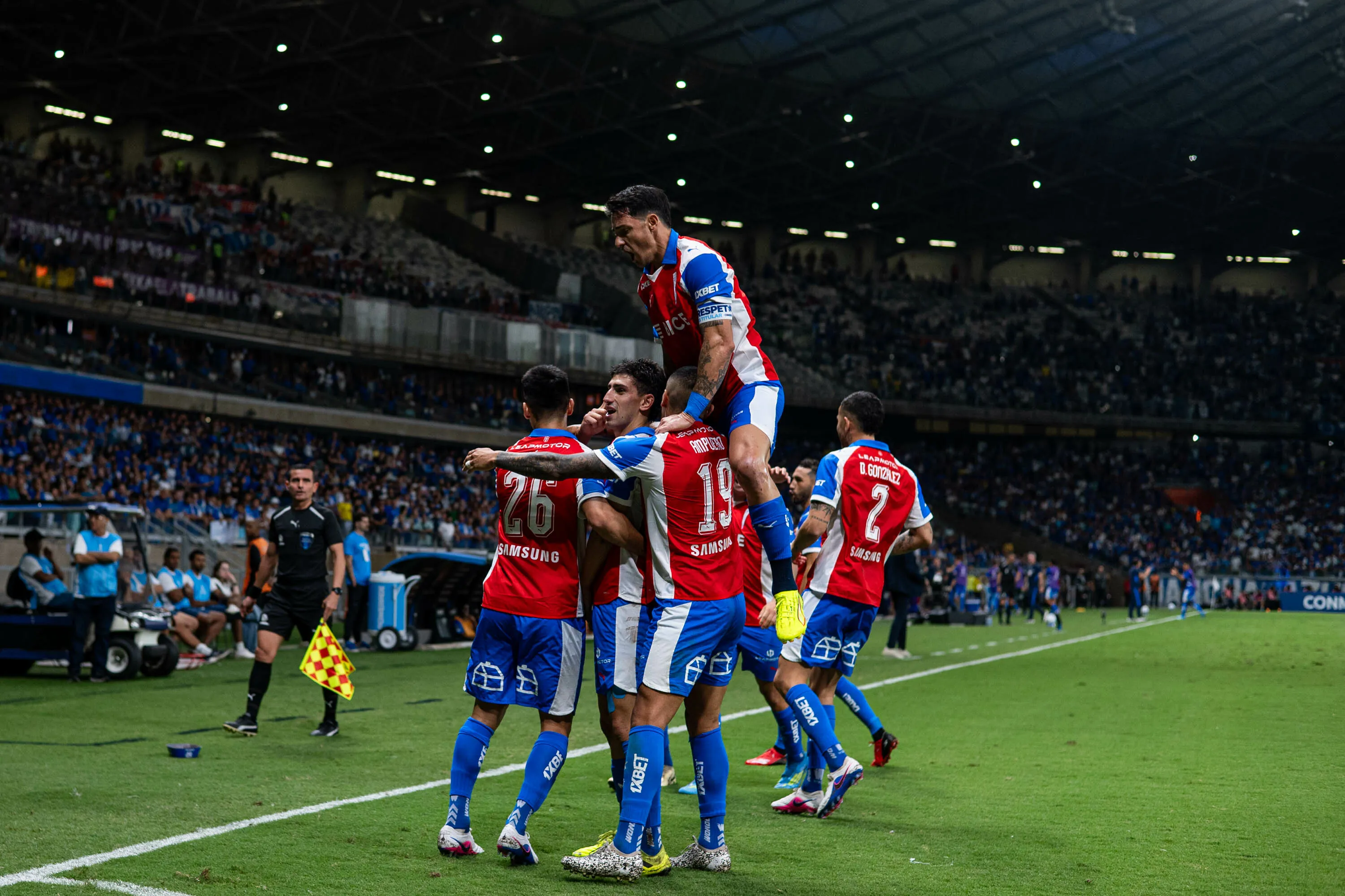 Giani jogador do Universidad Catolica comemora seu gol durante partida contra o Cruzeiro no estadio Mineirao pelo campeonato Copa Libertadores 2026. Foto: Alessandra Torres/AGIF