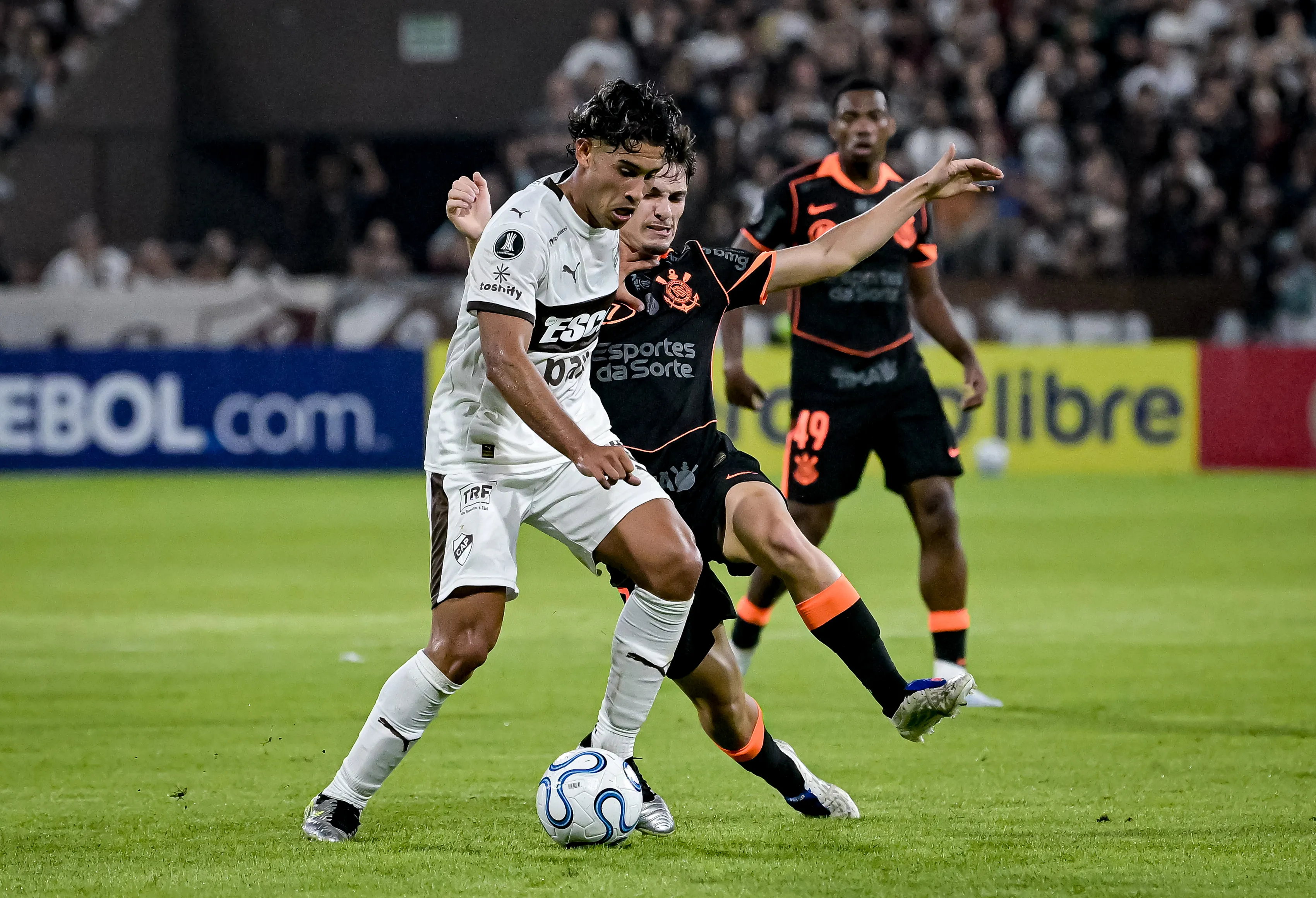 Bidon durante jogo do Corinthians. Foto: Marcelo Endelli/Getty Images