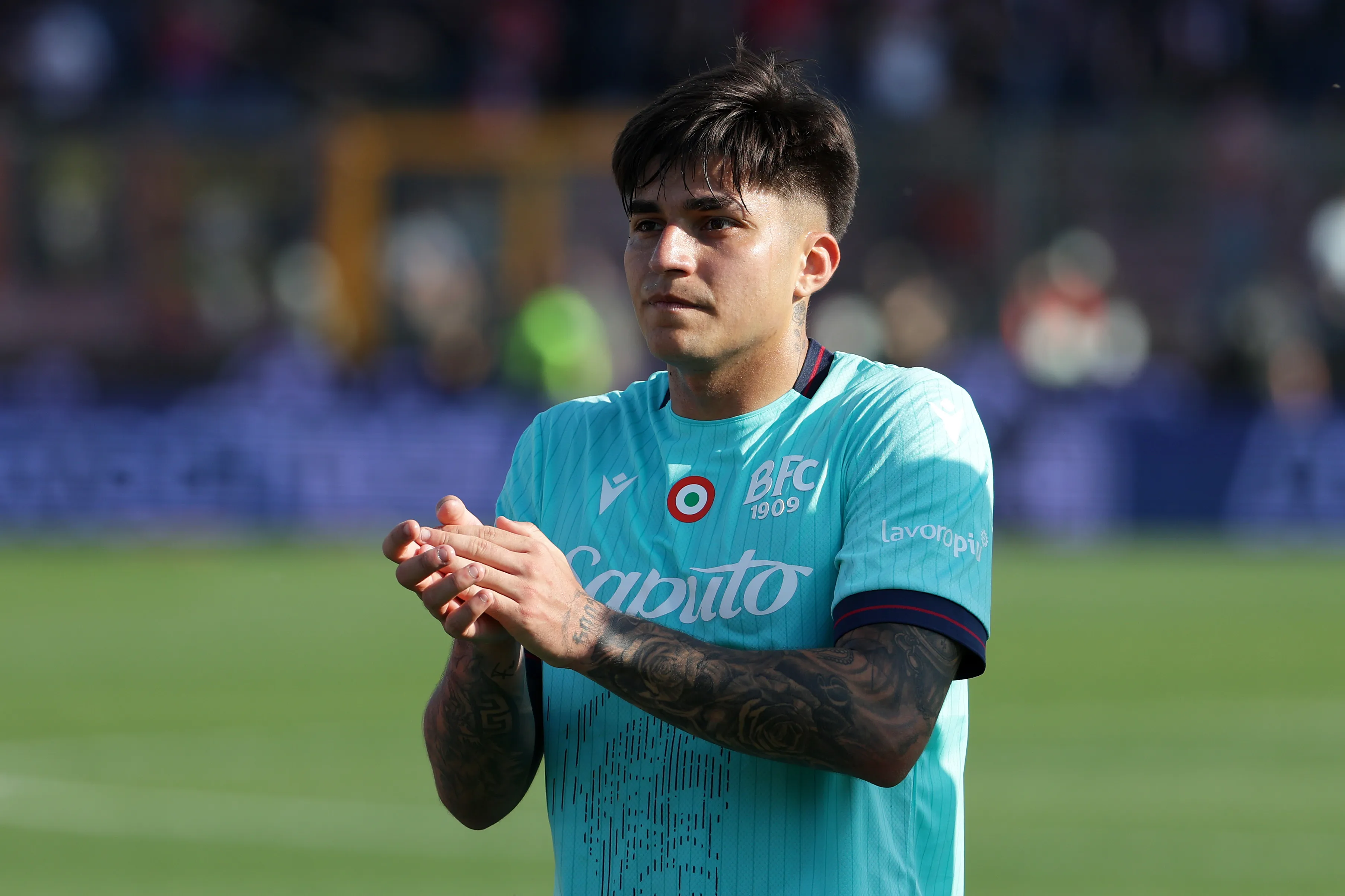 Santiago Castro em uma partida pelo Bologna. Foto: Francesco Scaccianoce/Getty Images