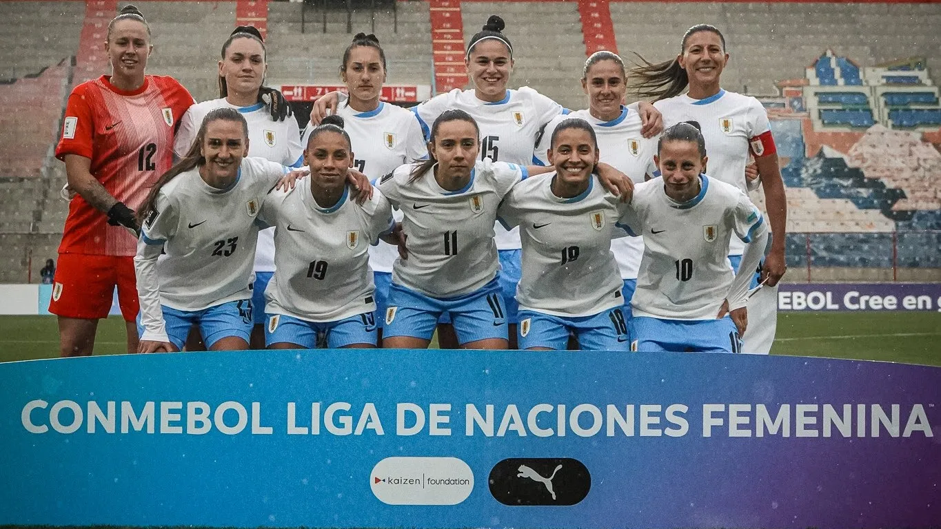 Jogadoras da Seleção do Uruguai reunidas para foto oficial - Foto: Redes Sociais/Uruguai