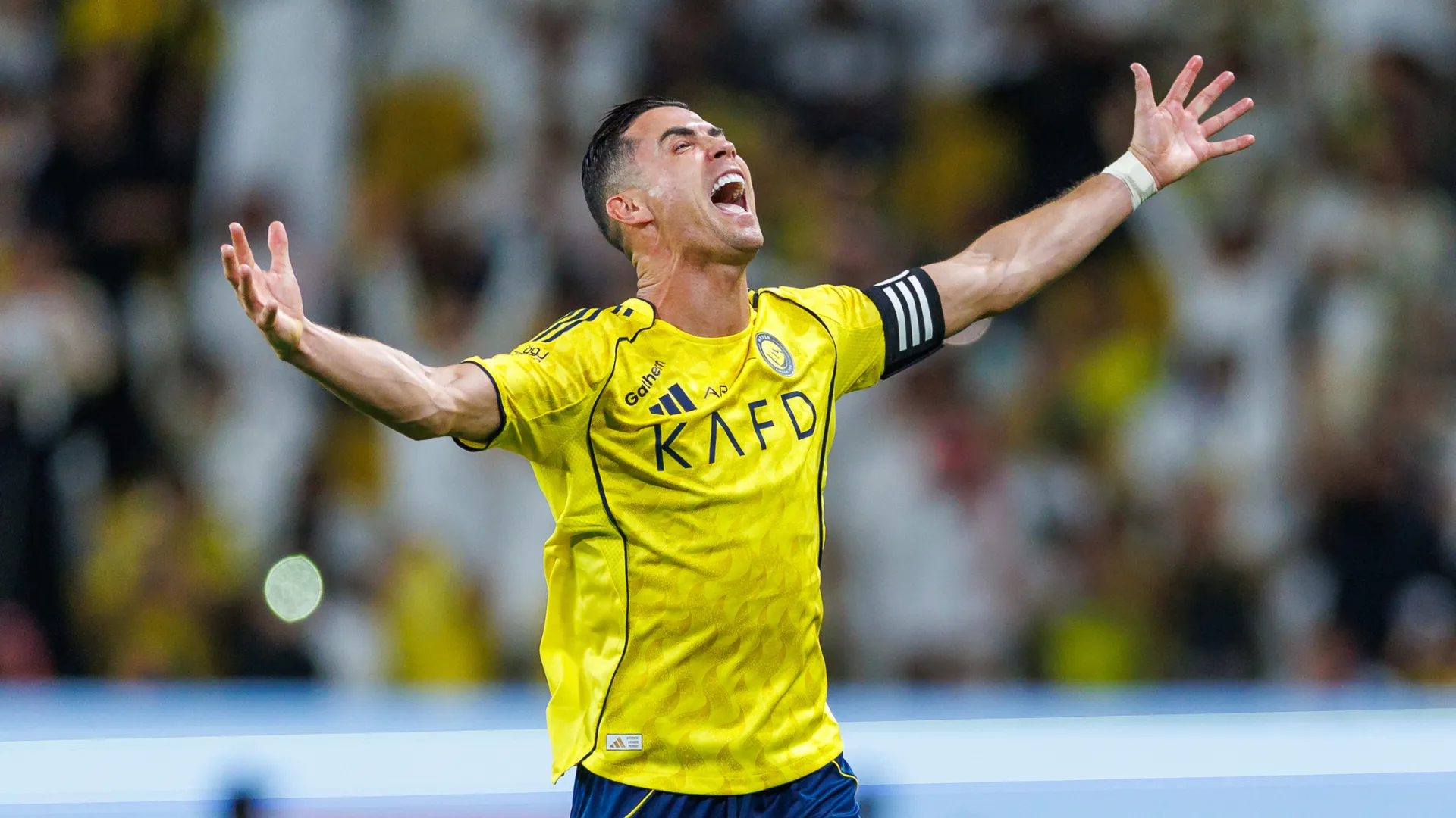 Cristiano Ronaldo comemora gol durante jogo do Al-Nassr