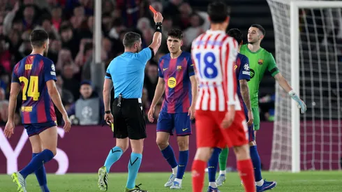 Expulsões evidenciam riscos do modelo defensivo do Barcelona. Foto: David Ramos/Getty Images