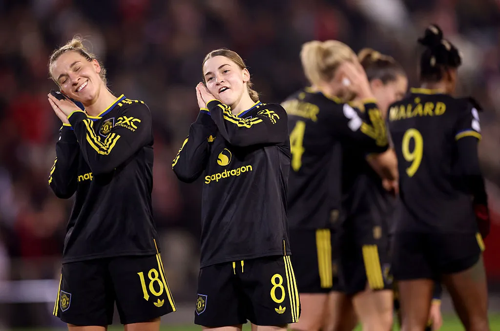 Jogadoras do Manchester United comemorando um dos gols do clube na Champions Feminina - Foto: Carl Recine/Getty Images