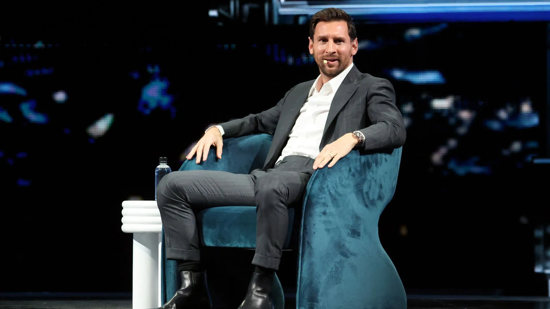 Messi em evento de negócios (foto: Alexander Tamargo/Getty Images)