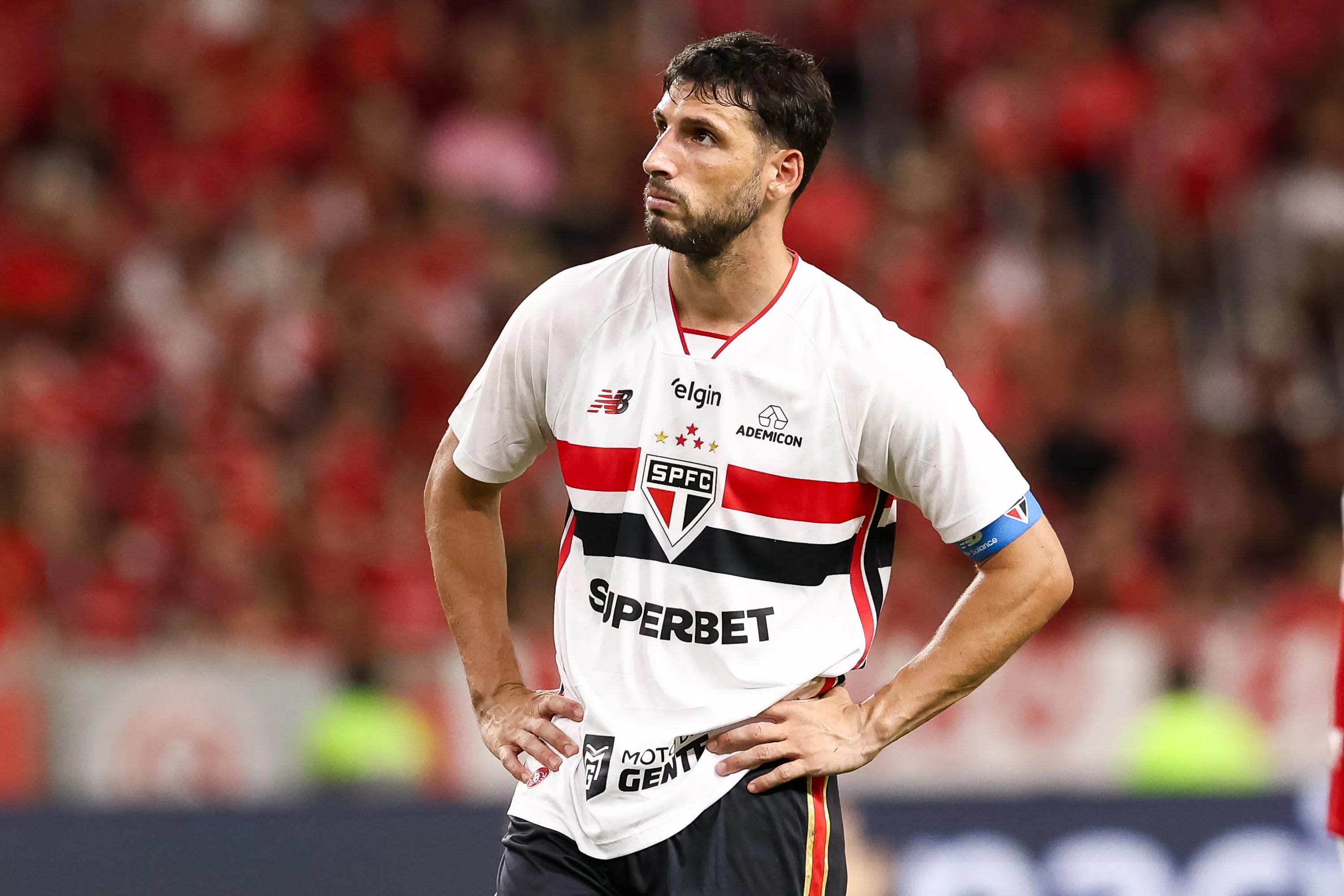 Calleri em campo pelo São Paulo. Foto: Pedro H. Tesch/Getty Images