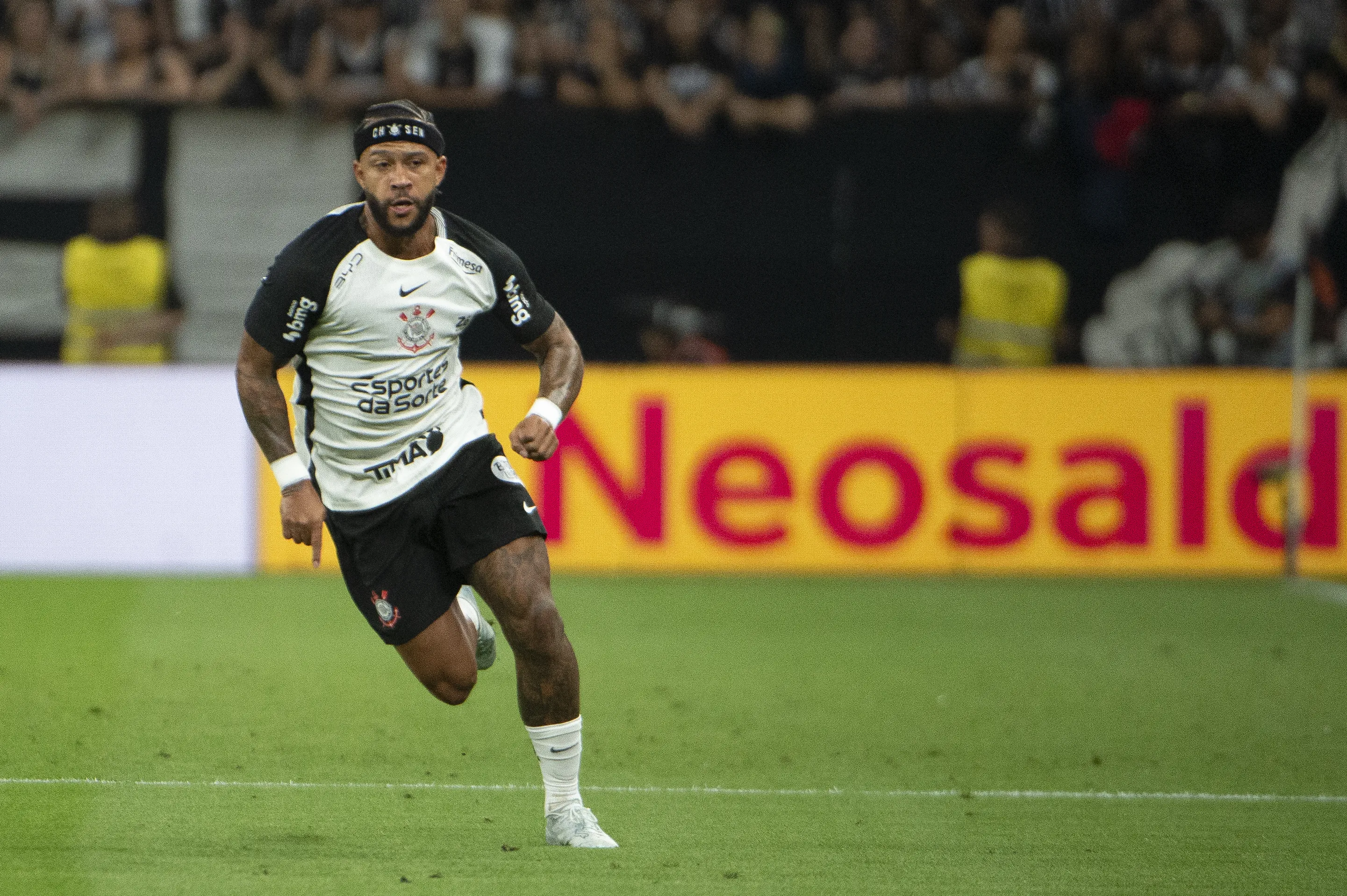Memphis contra o Flamengo. Foto: Anderson Romao/AGIF