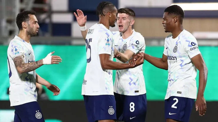 Jogadores da Inter comemoram a vitória sobre o Como.