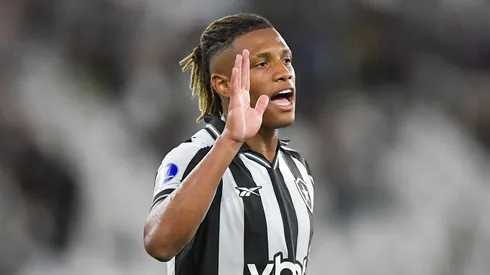 Danilo volante do Botafogo só sai por de R$ 236 milhões após recusar oferta oficial do Zenit da Rússia. Foto: Thiago Ribeiro/AGIF