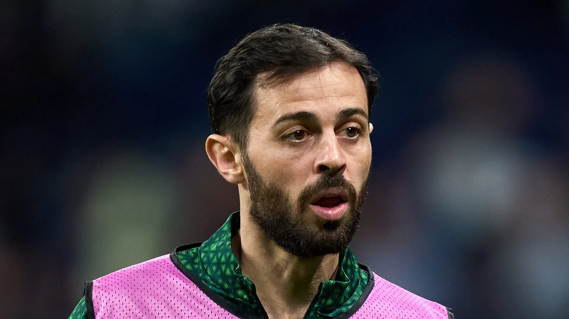 Bernardo Silva, do Manchester City, aquece antes do jogo de ida das oitavas de final da UEFA Champions League 202526 entre Real Madrid CF e Manchester City FC no Estádio Santiago Bernabéu em 11 de março de 2026, em Madri, Espanha. (Foto de Angel MartinezGetty Images)