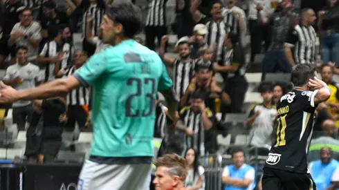 Juventud do Uruguai surpreende com tática defensiva mas sofre gol nos últimos minutos contra o Atlético Mineiro. (Foto: Paulo Ti/Thenews2/imago images)