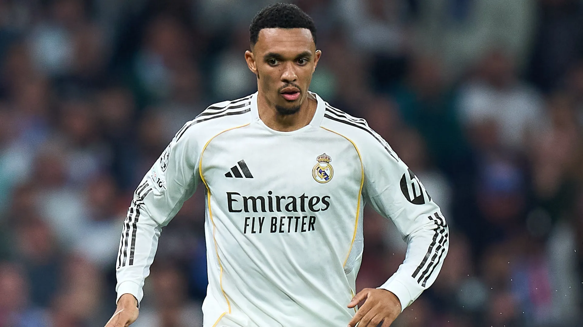 Alexander-Arnold aparece concentrado durante uma partida pelo Real Madrid