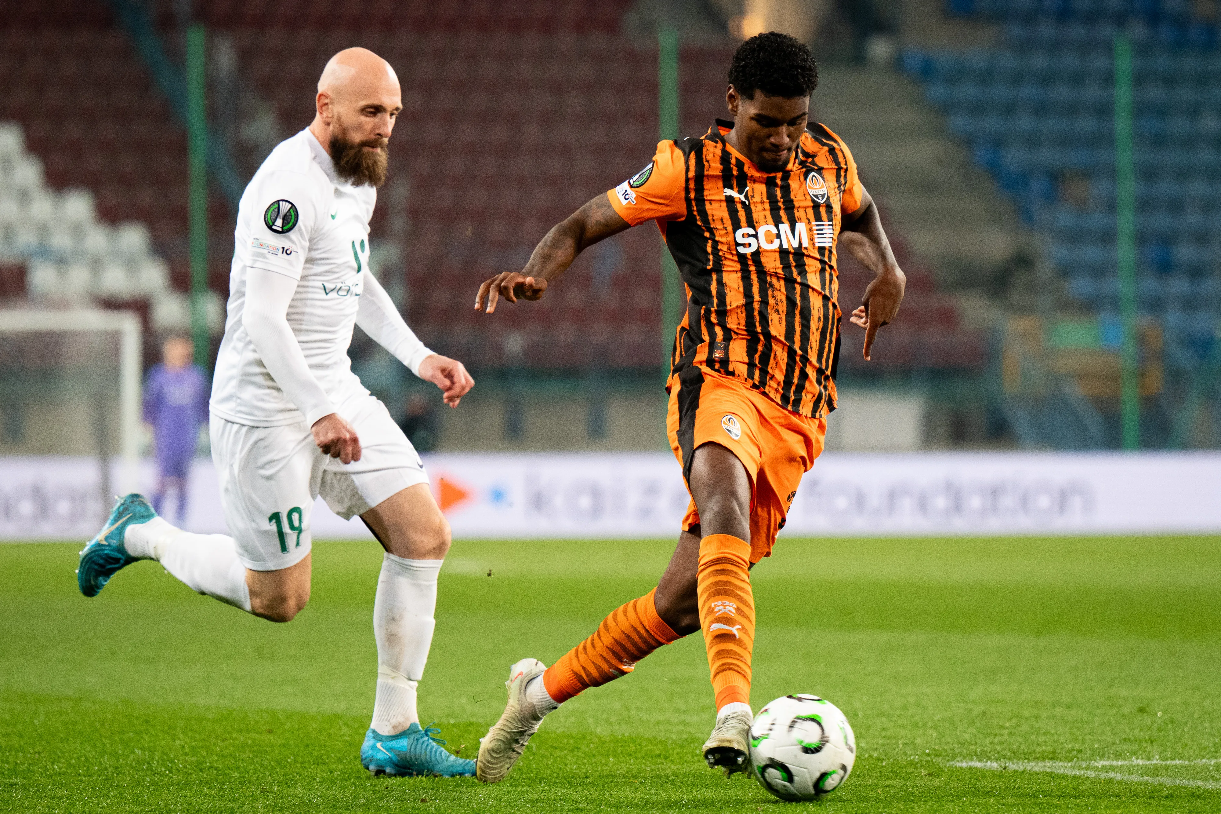 Lucas Ferreira em ação pelo Shakhtar Donetsk. Foto: Mateusz Slodkowski/Getty Images